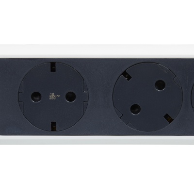 Legrand Revolution Комфорт Бело-черный Удлинитель 6x2К+З с выкл., кабель 3м, плоские розетки, фиксируемый поворотный блок